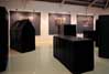 Christian Boltanski, Les Appareils, 1999, 8 mobili su cavalletti di ferro con rotelle, dimensioni varie